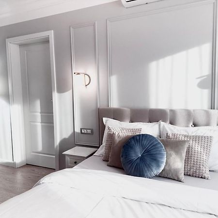 Central Spacious Apartment With Balcony - Alba Carolina Alba Iulia Extérieur photo